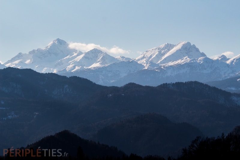 Sommets enneigés des Alpes juliennes en Slovénie