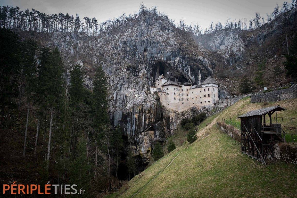 chateau predjama slovénie