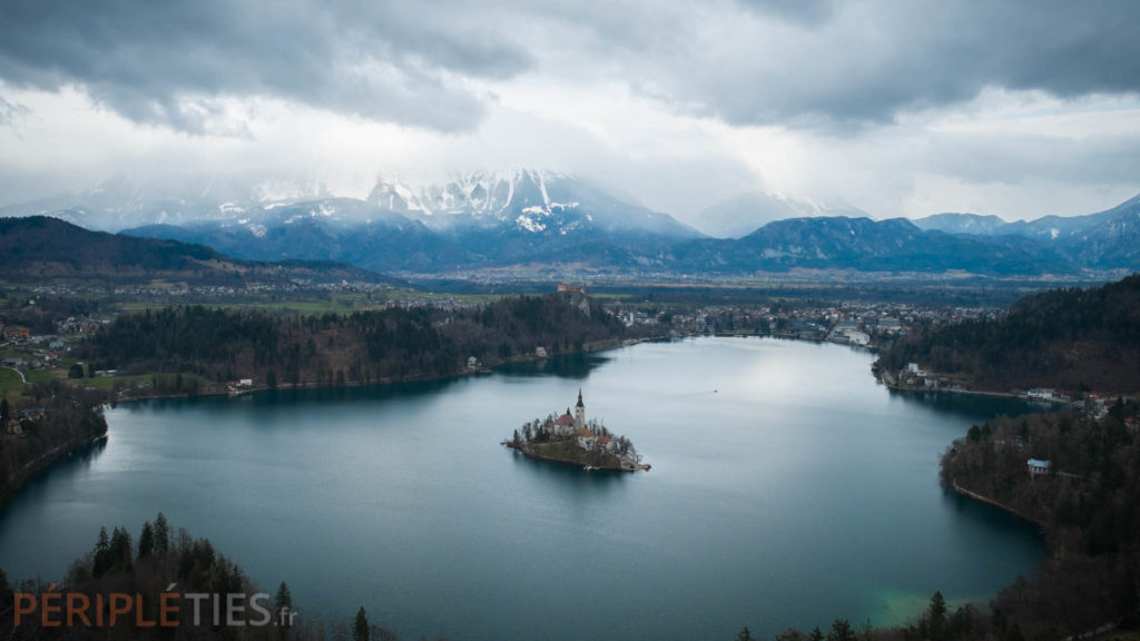 Vue panoramique sur le lac de Bled depuis les hauteurs