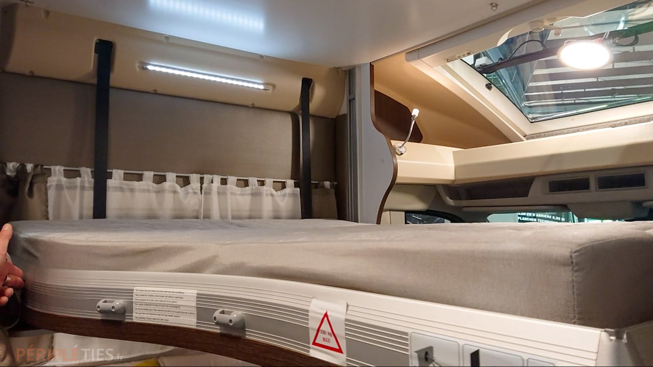 Lits camping-car : quel est le plus pratique en voyage ?