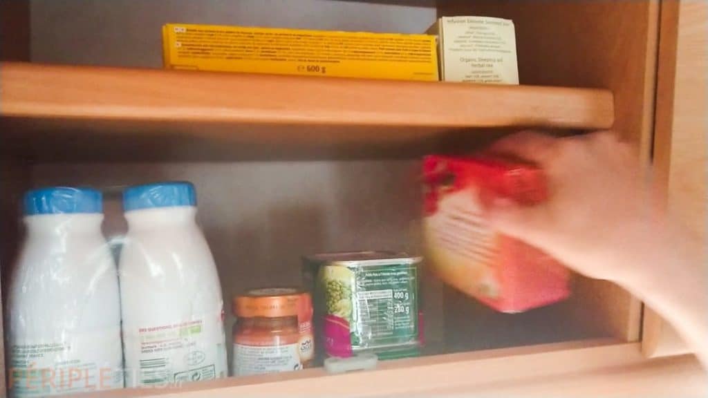 Placard de rangement en camping-car pour organiser ses affaires en voyage