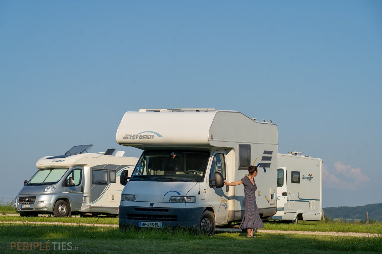 Les 7 accessoires INDISPENSABLES en camping car, caravane, fourgon aménagé  ou van 