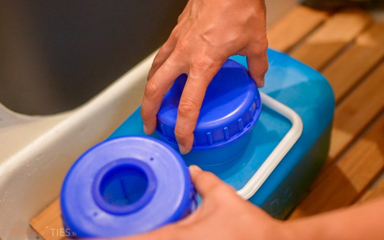 Support Pour Bouteille De Gaz - ABS Résistant - Idéal Camping-car, Caravane, Atelier - Bleu