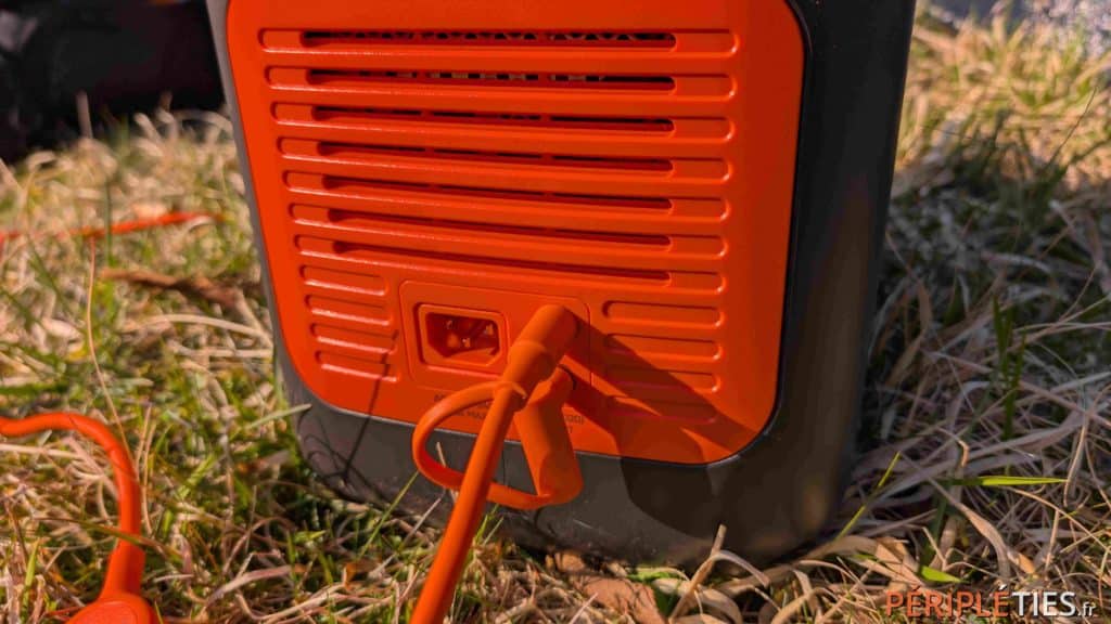 Entrées DC8020 à l'arrière de la Jackery Explorer 1000 V2