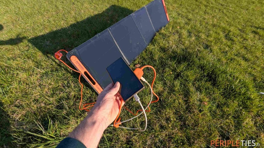 téléphone portable et panneau solaire