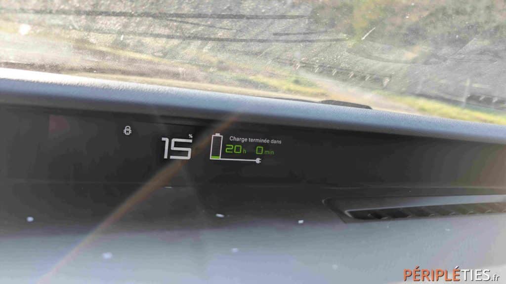 Tableau de bord de la Citroën ë-C3 indiquant la charge en cours