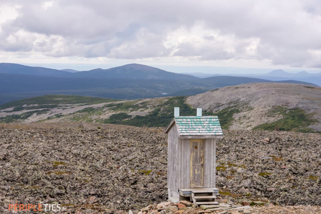 Toilettes sèches sur le sentier du mont Jacques-Cartier en Gaspésie