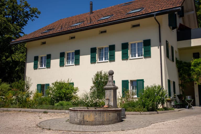 Maison du domaine viticole familial au bord du Léman, accueil Place to Bee