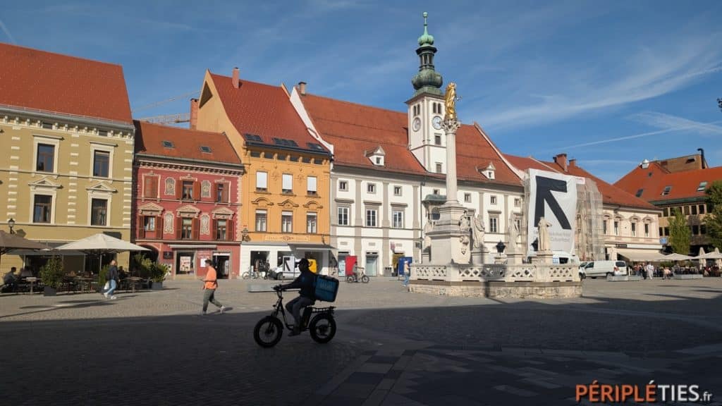 Grand-place de Maribor et sa colonne de la peste